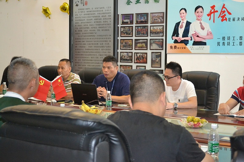 黄日荣董事长就医用面料展开深入的介绍